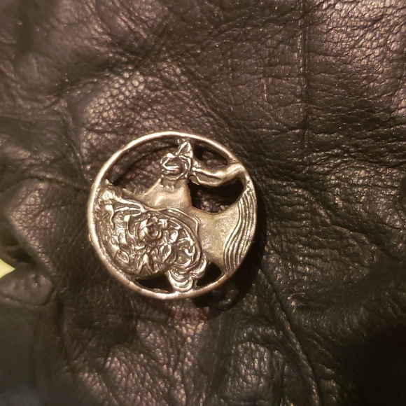 Antique Art Nouveau lady w/flower pendant or pin 😍🥰 - Picture 9 of 9